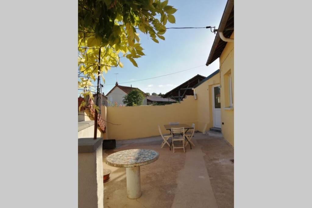 Au Vert A La Ville Auxerre Εξωτερικό φωτογραφία